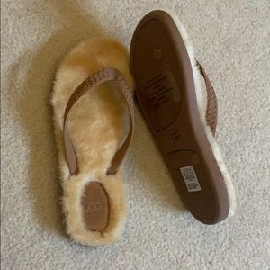Ugg flip flops
